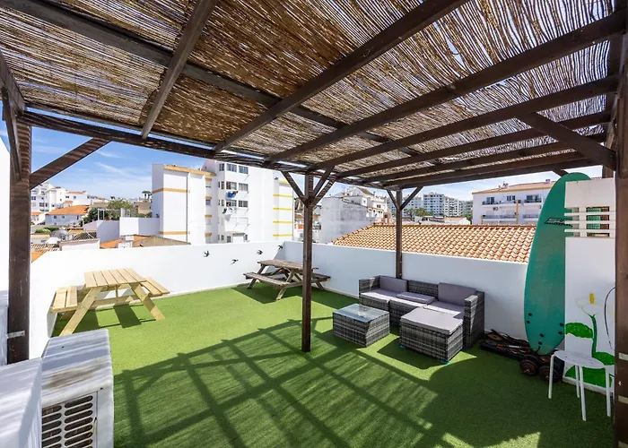 The 17 Party Hostel