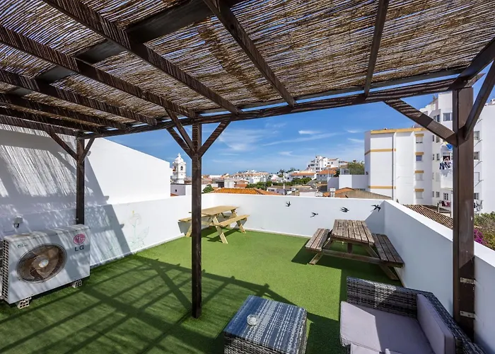 The 17 Party Hostel